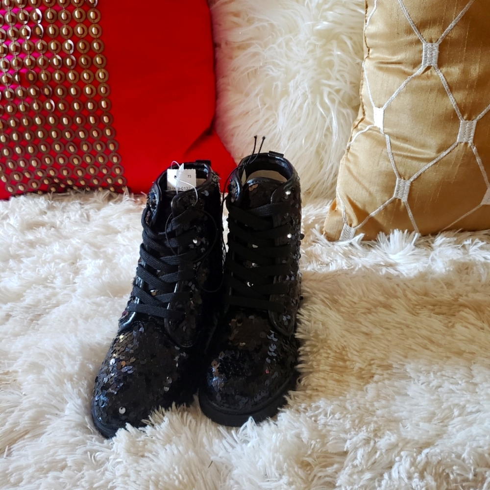 Girls boots